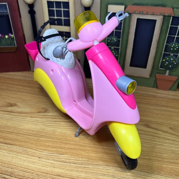 2011 Barbie Scooter Moped Vespa Motorbike - Picture 4 of 9